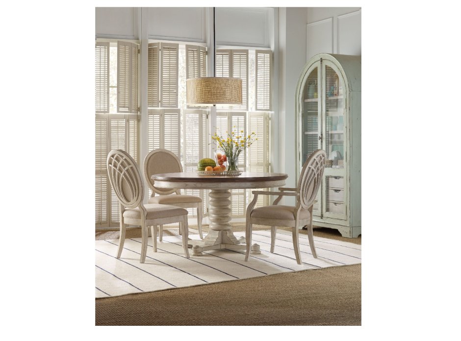 Круглый стол в интерьере