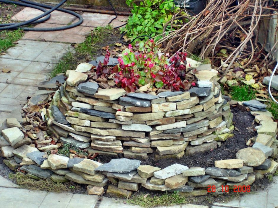 Угловые ограждения на кладбище