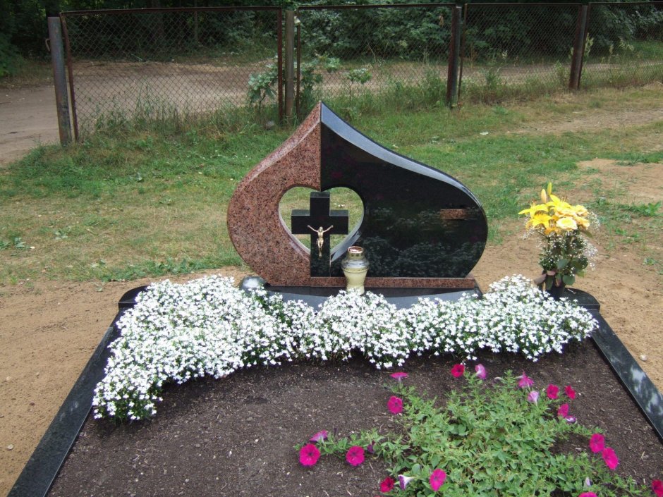 Декоративный щебень на кладбище