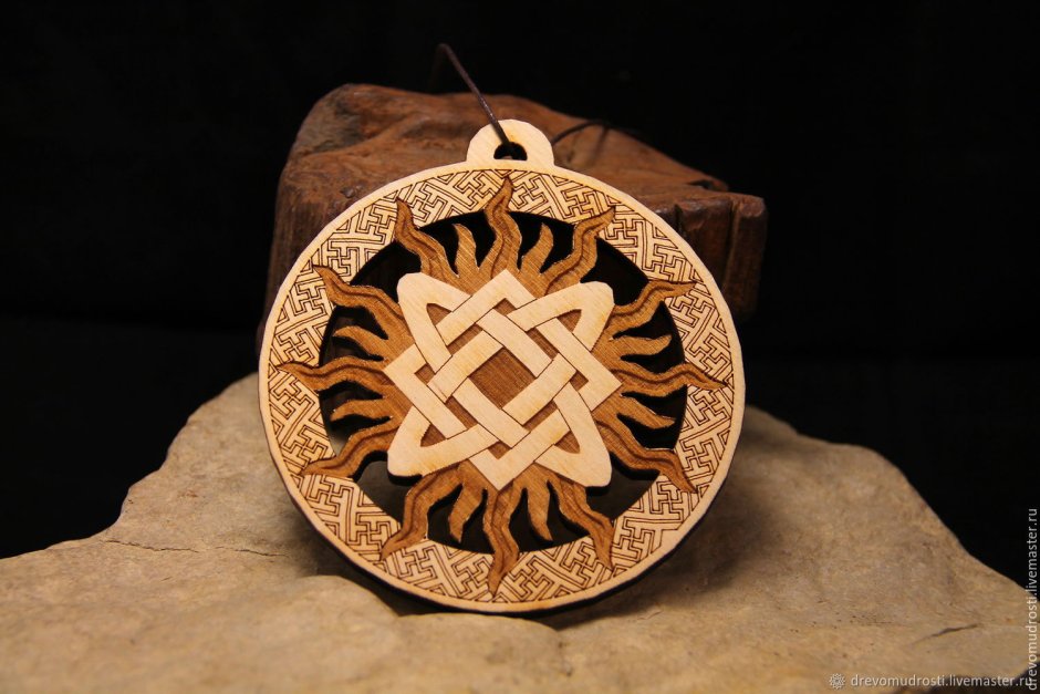 Алатырь резной оберег