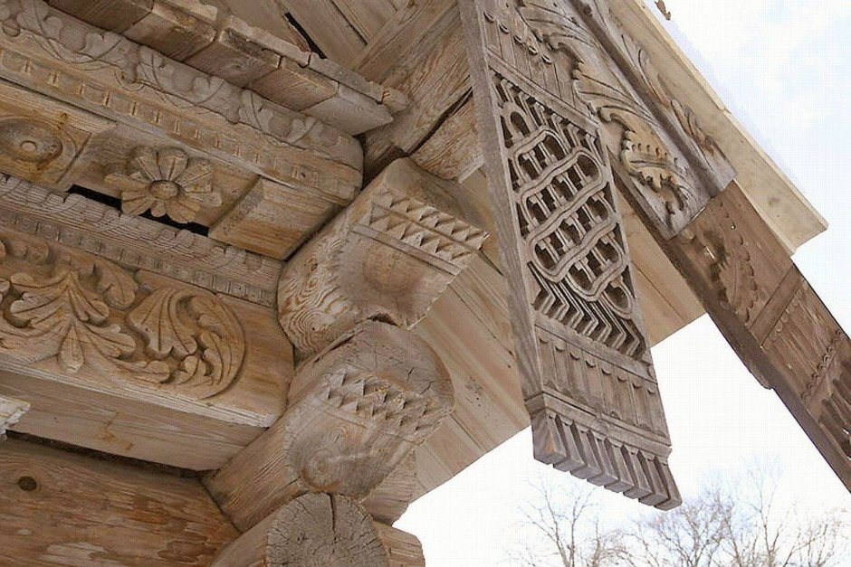 Окно в деревенском доме