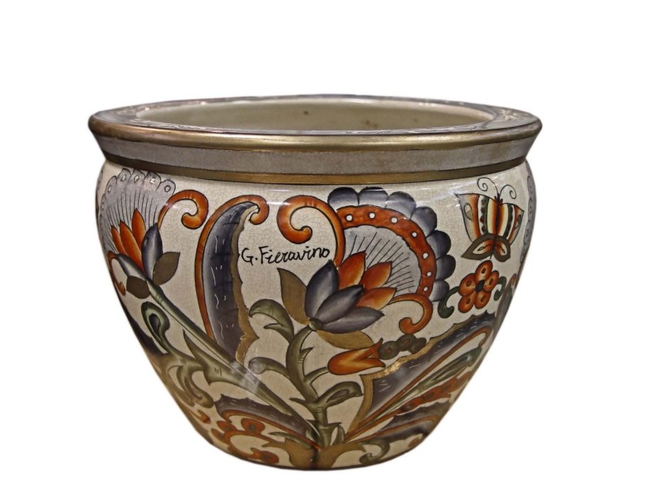 Золотые рыбки на китайских горшках и вазах