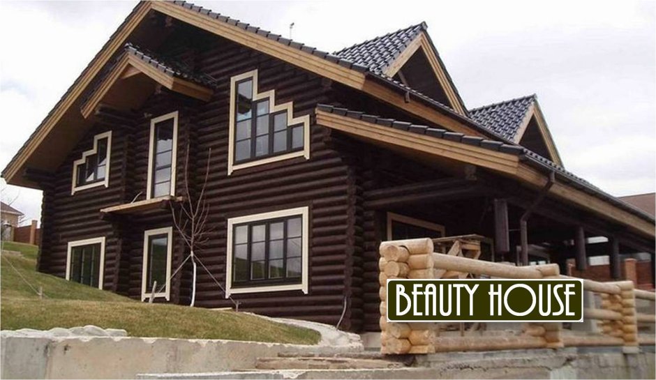 Коричневый дом из бревна