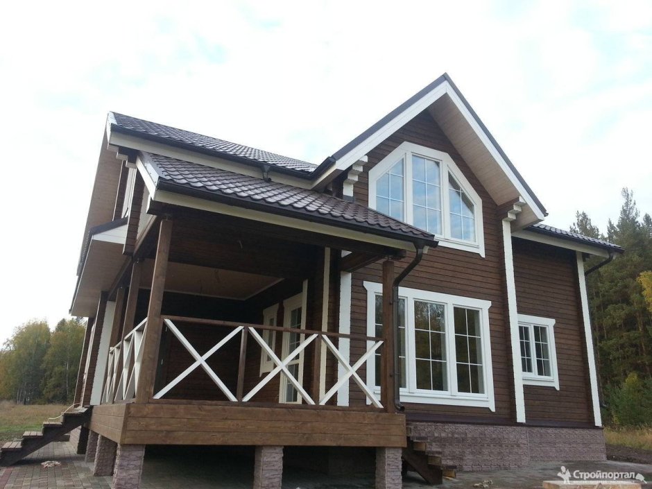 Коричневый дом из бруса
