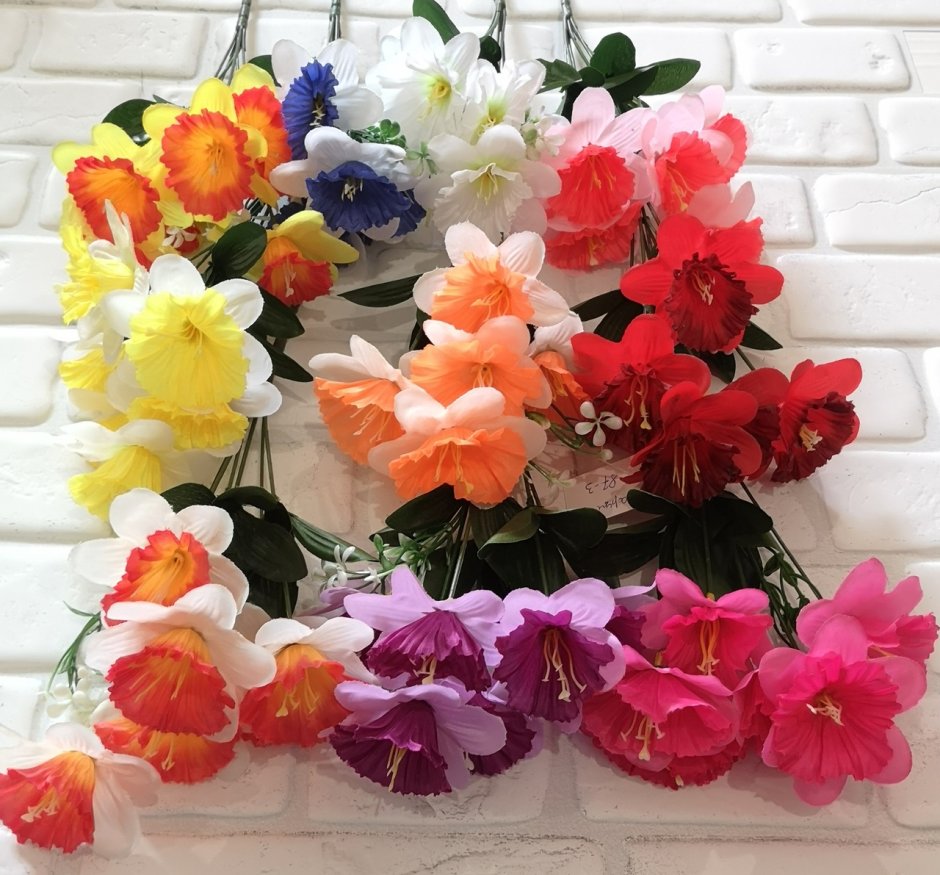 Искусственные цветы нарциссы