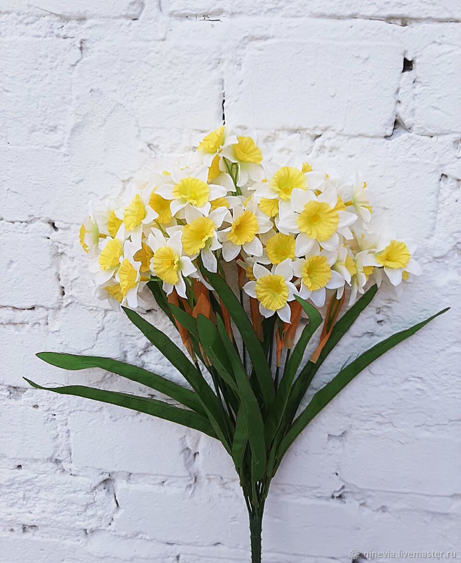 Искусственные цветы нарциссы