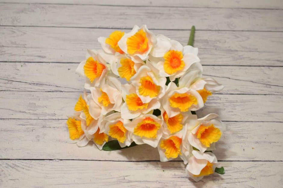 Нарциссы букет