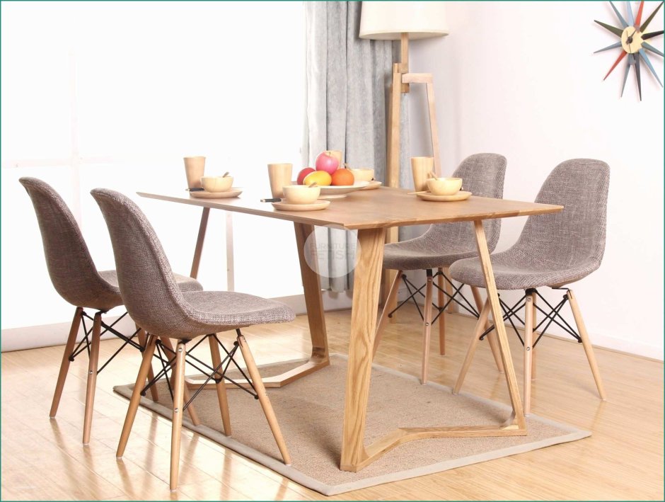 Комплект стол и стулья с деревянными ножками