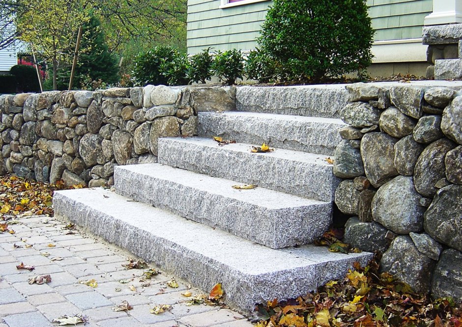 Ступеньки из камня