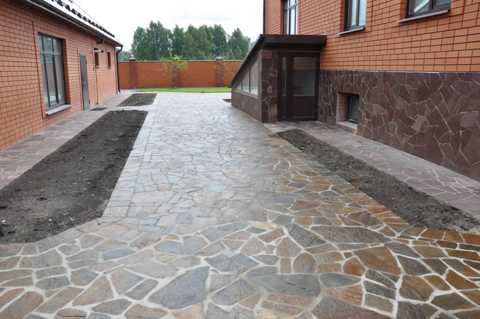 Рваный камень для дорожек