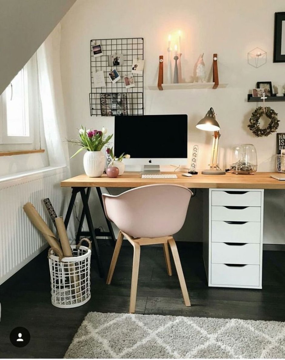 Декор письменного стола