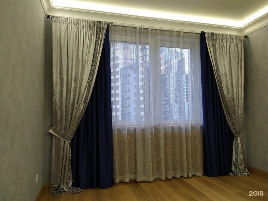 Гардины в зал в современном стиле