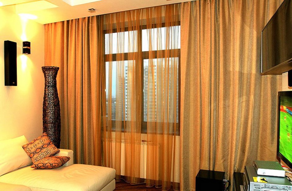 Тюль для комнаты с балконом