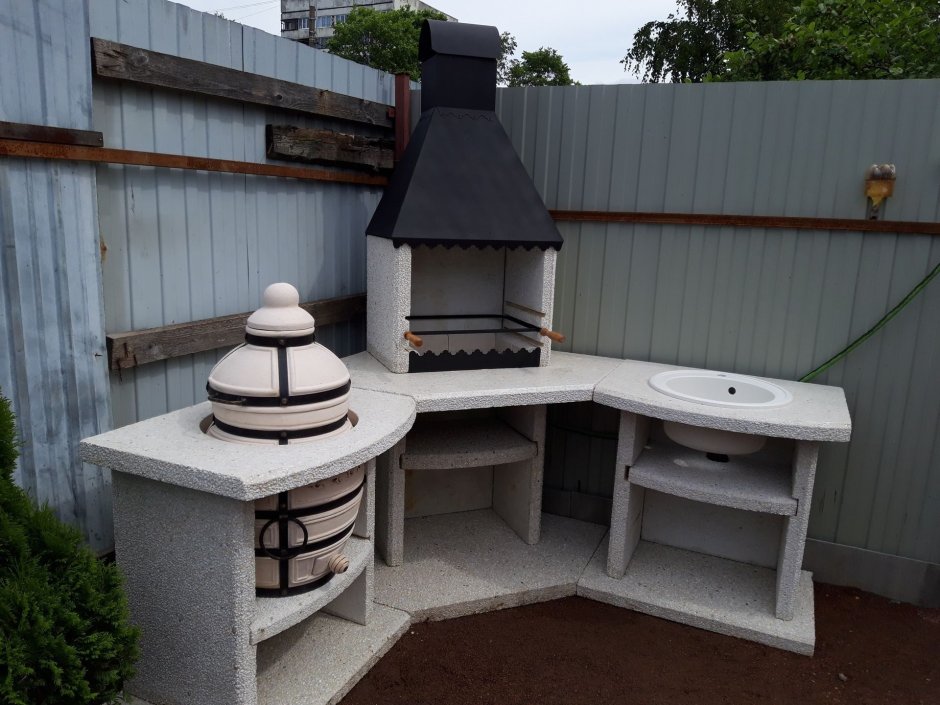 Кованная беседка с мангальной зоной