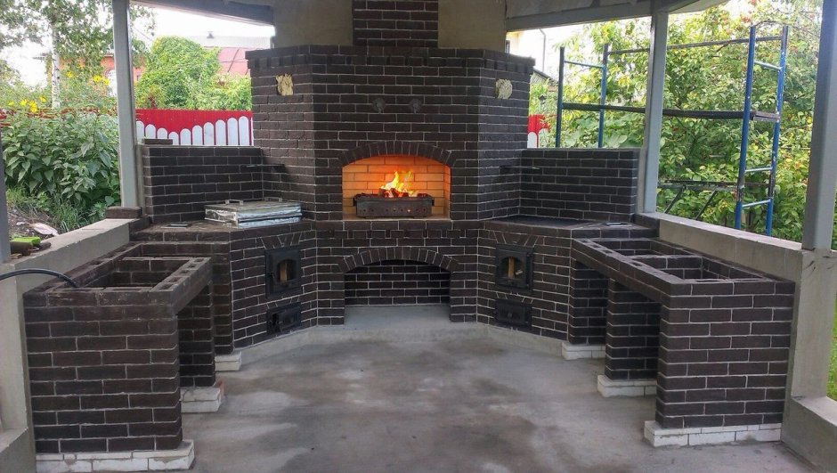 Беседка с мангальной зоной