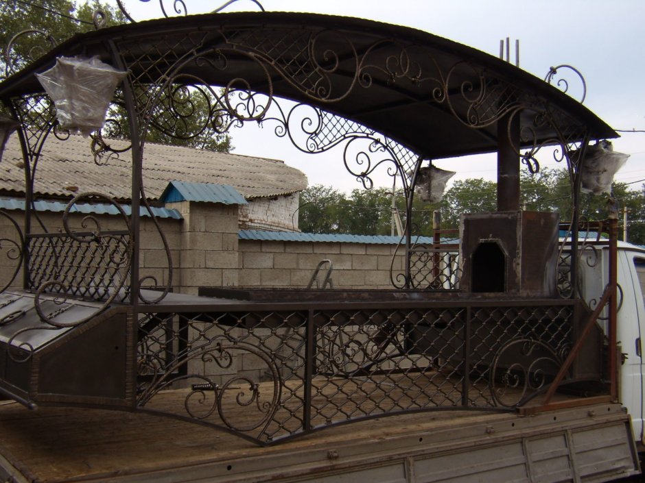 Мангал с беседкой из металла МС-106