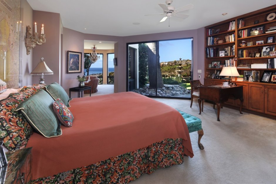 Спальня в оранжевом стиле