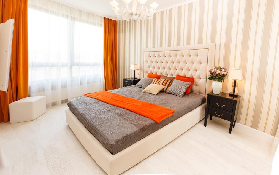 Спальня в оранжевых тонах