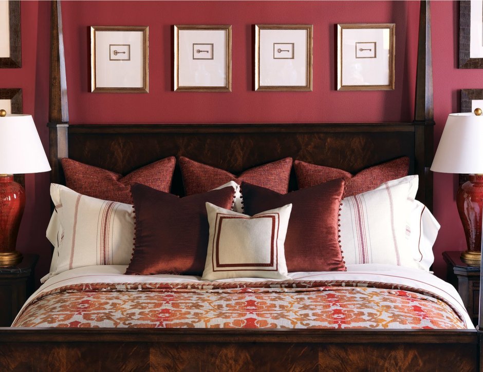 Диван терракотового цвета