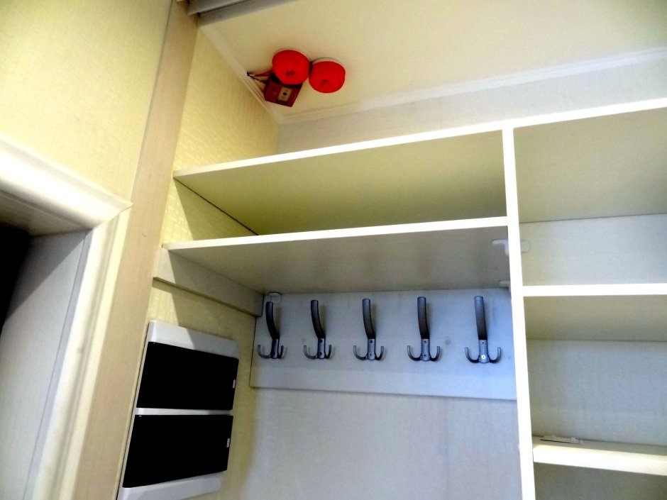 Электрический щит в гардеробной