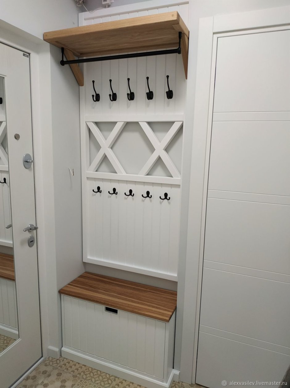 Вешалка в прихожую в скандинавском стиле