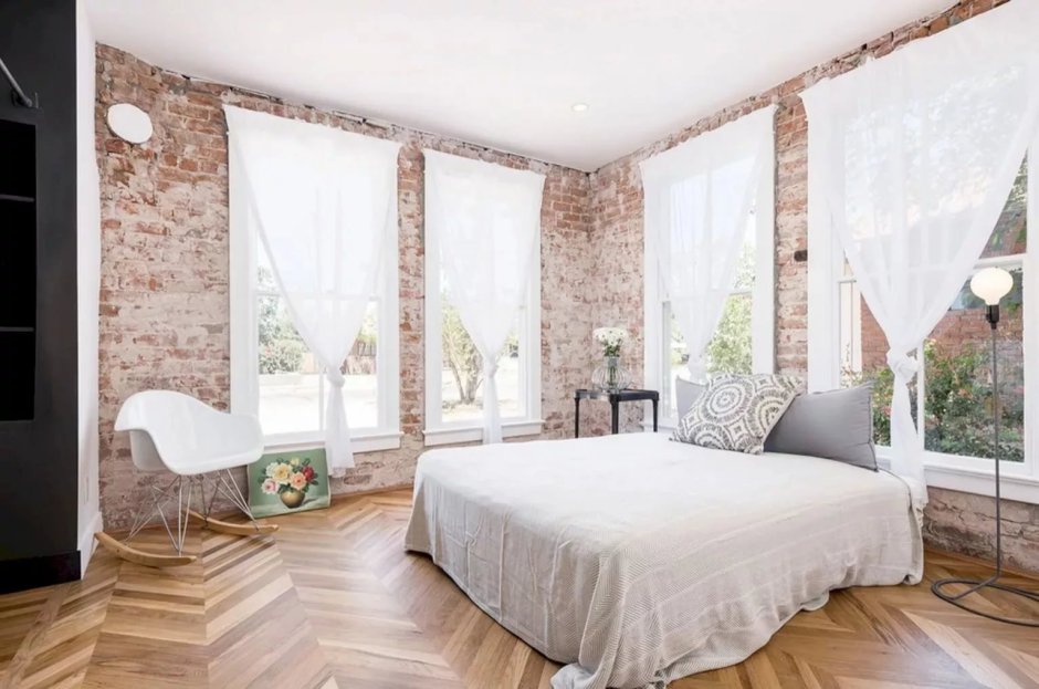 Шторы в стекле лофт в спальне