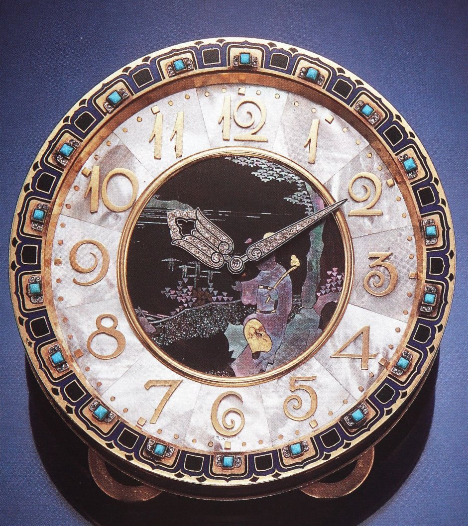 Часы в стиле арт деко