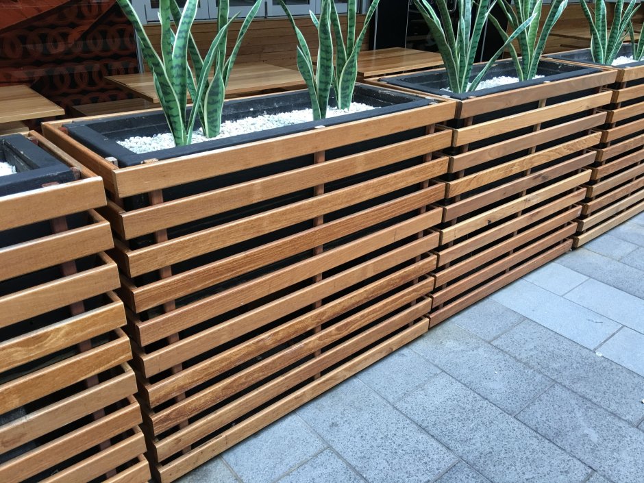 Кашпо из деревянных реек