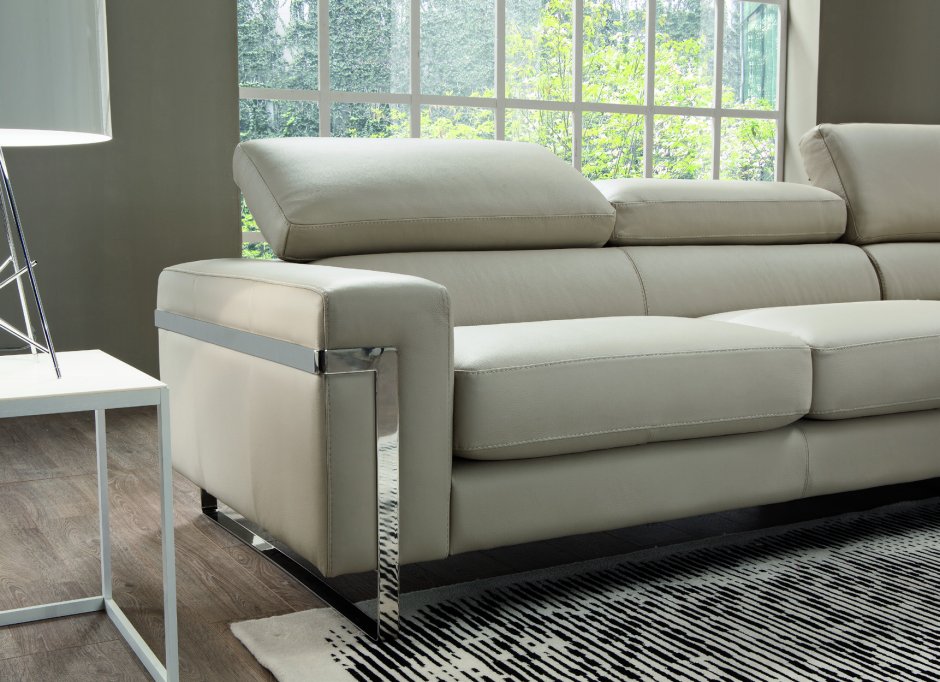 Диван с откидным подголовником