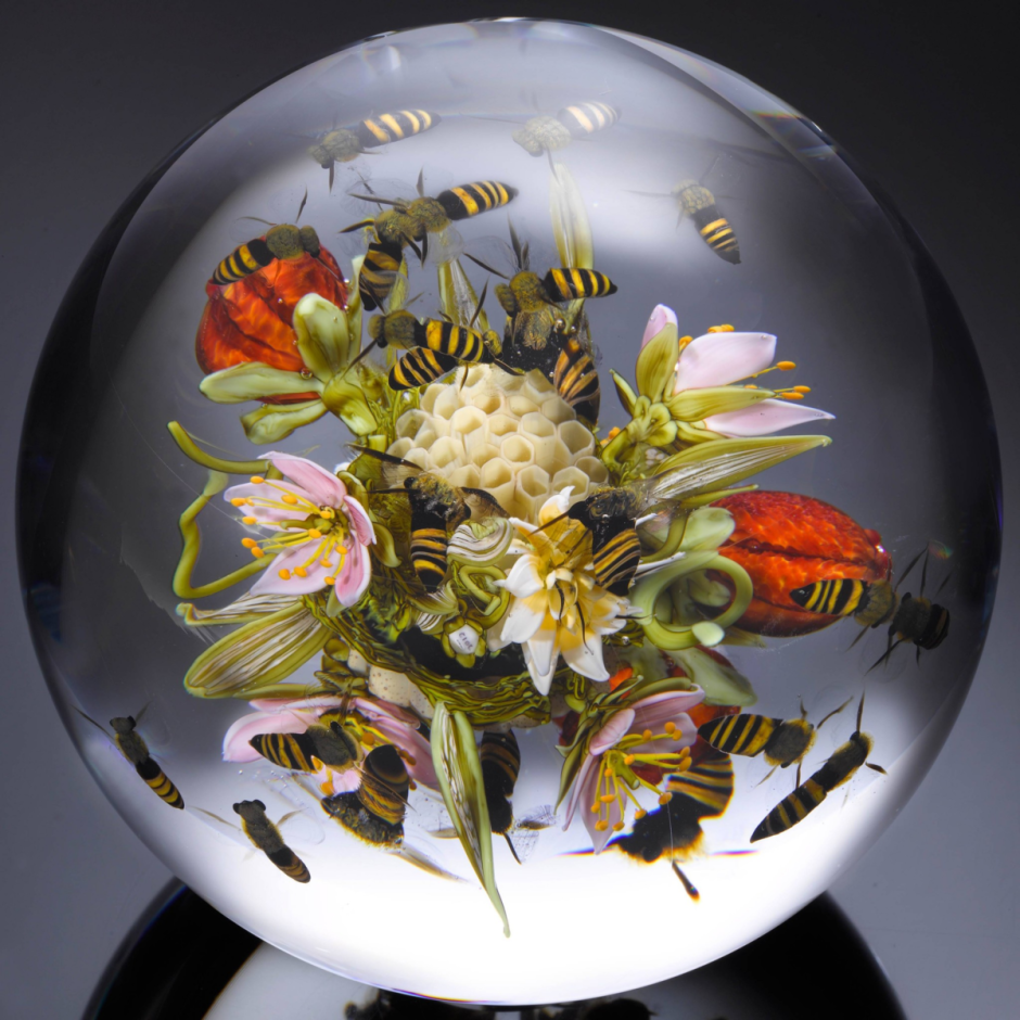 Пресс-папье из стекла с кораллом