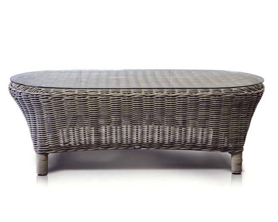 Столик из искусственного ротанга