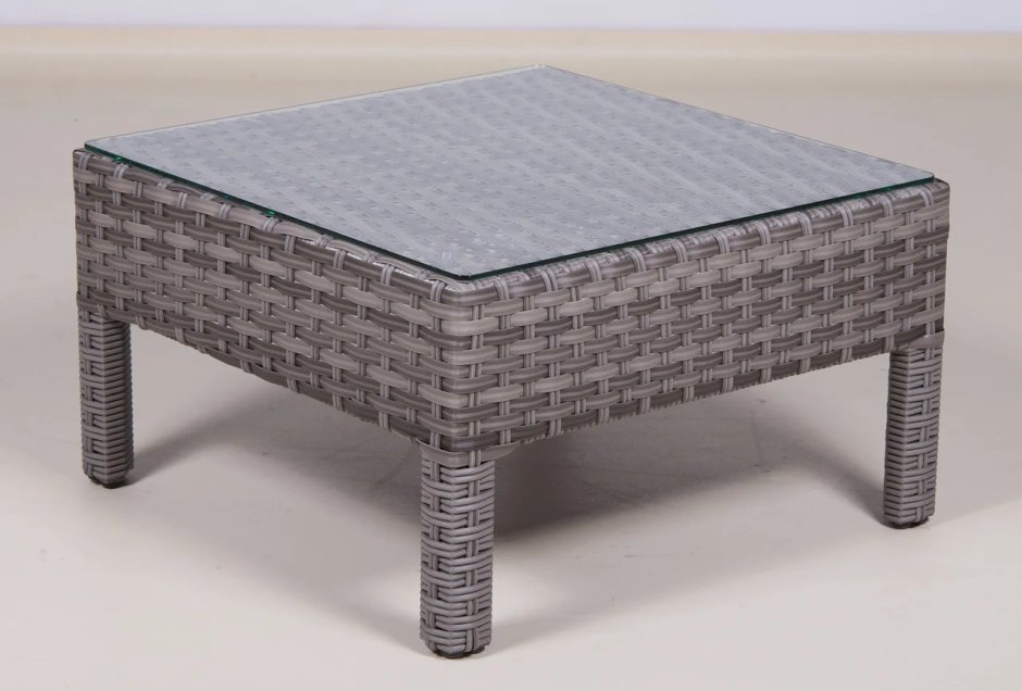 Ротанговый журнальный столик