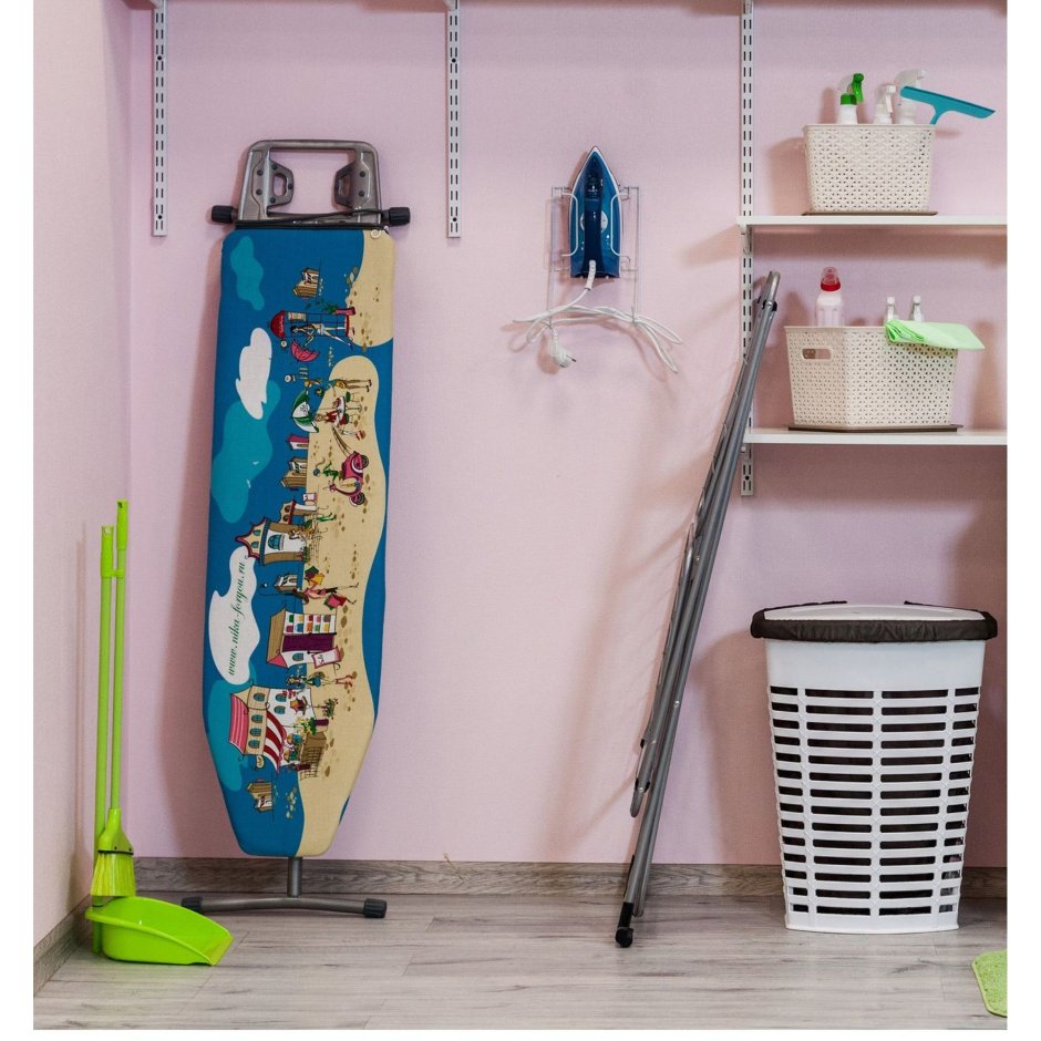 Гладильная доска в комнате