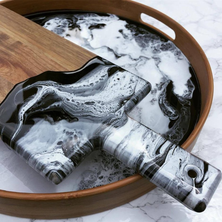 Столик для завтрака с эпоксидной смолой