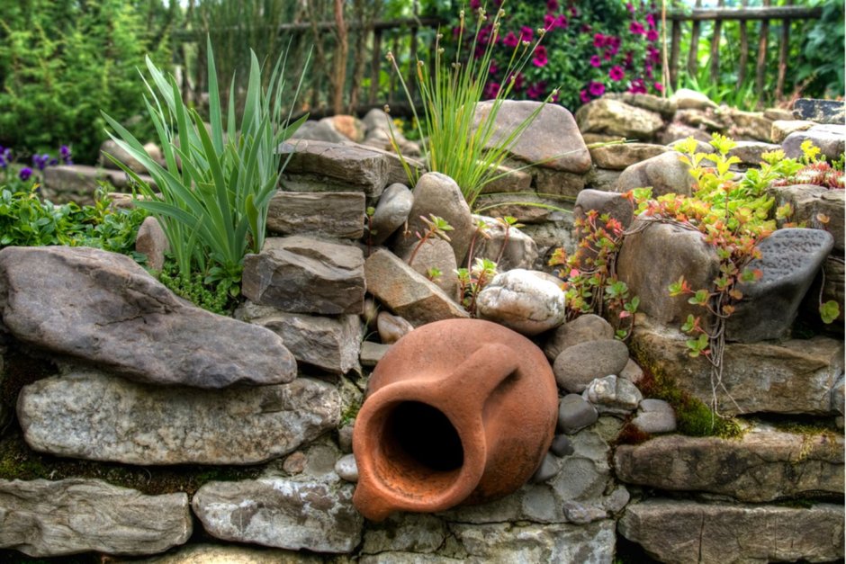 Садовые композиции из камней