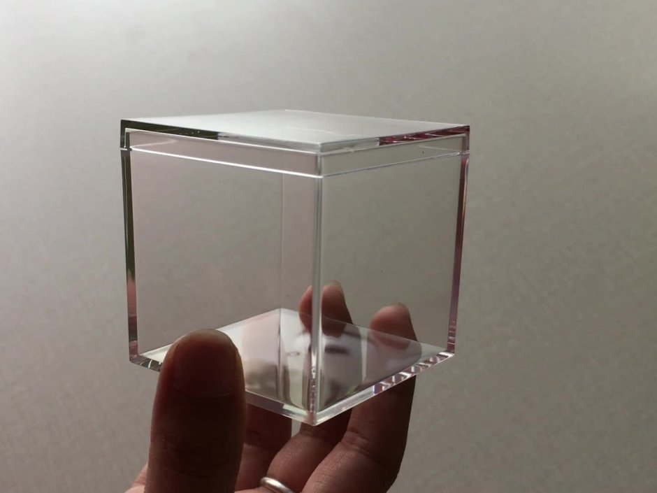 Прозрачная коробка из пластика