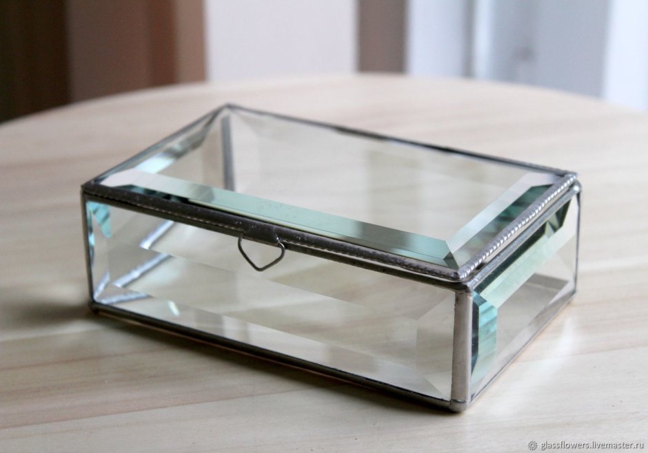 Стеклянная шкатулка с гравировкой