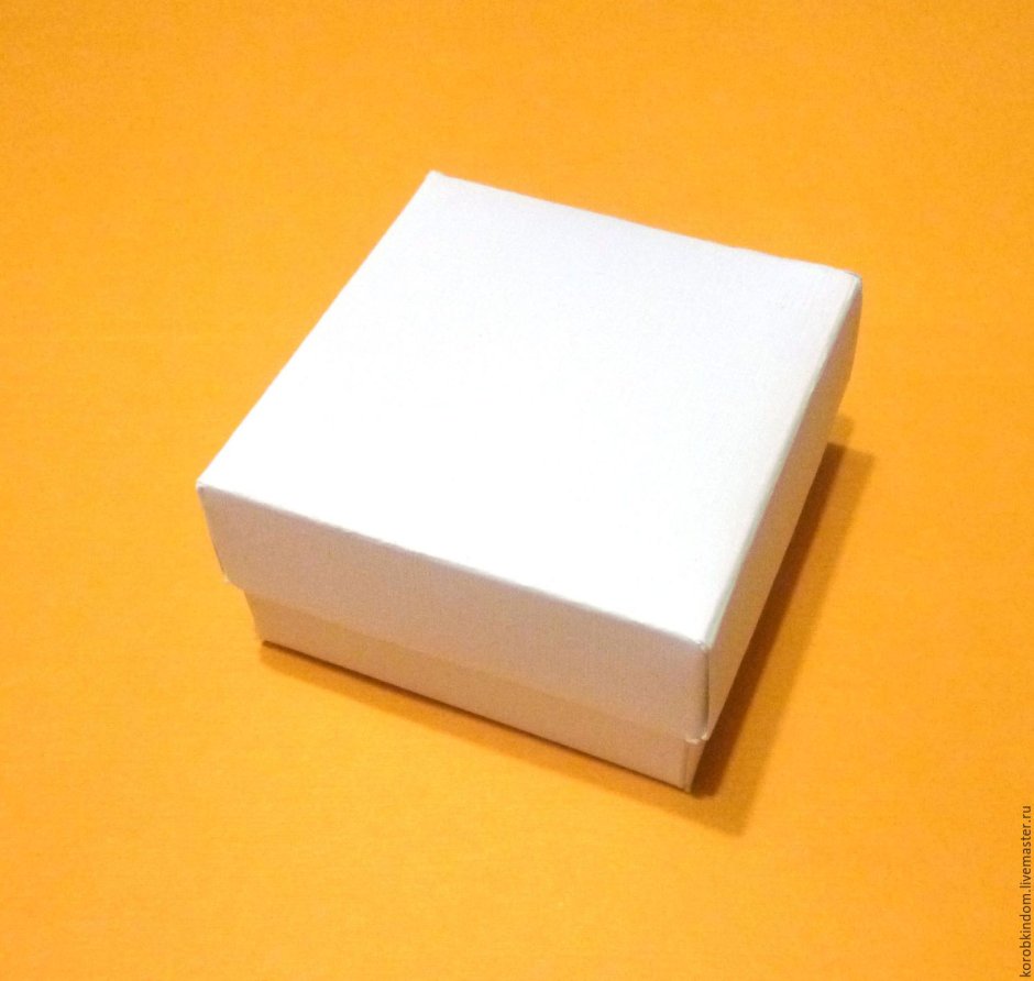 Картонная шкатулка