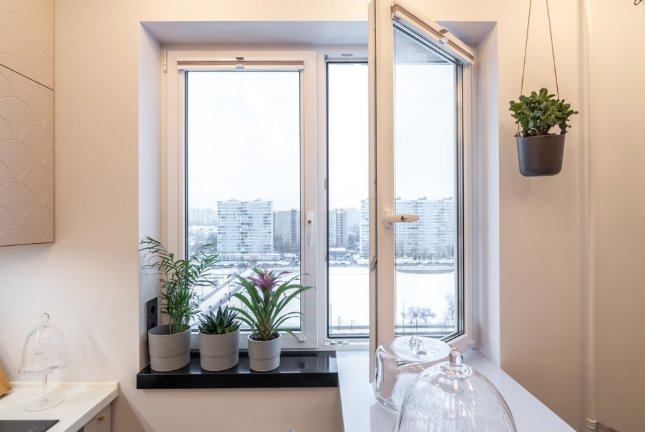 Кухня с окном