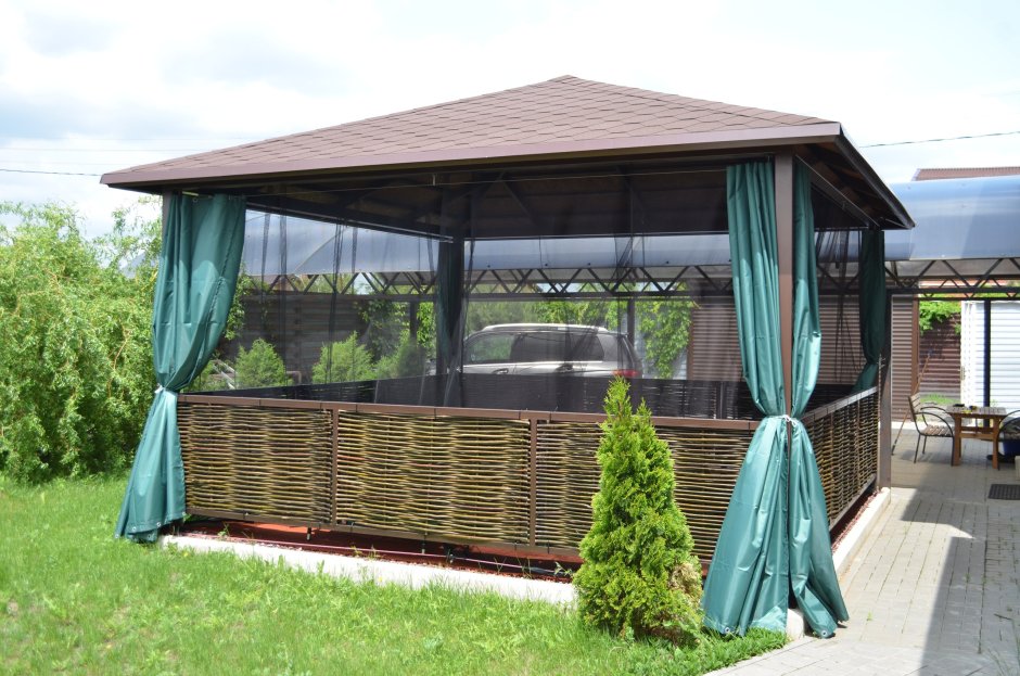 Беседка из металла со шторами