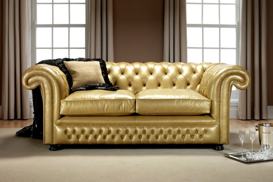 Золотистый кожаный диван