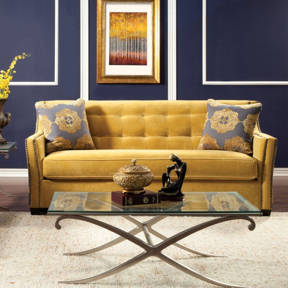 Диван золотого цвета в интерьере