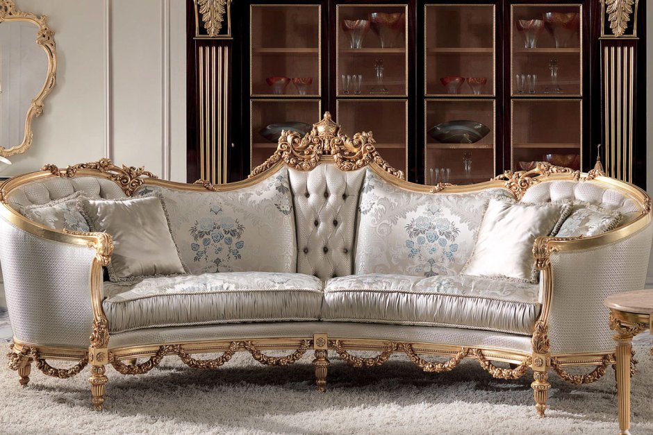 Золотистый диван