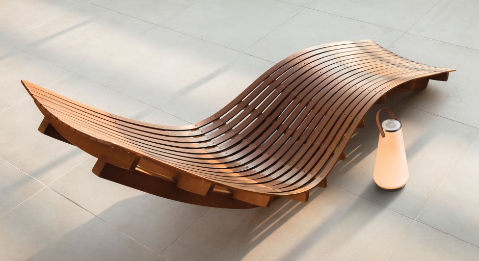 Складной шезлонг из дерева