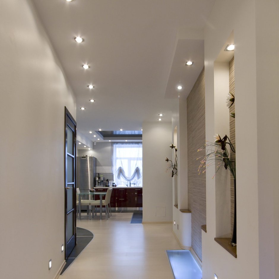 Точечное освещение в прихожей