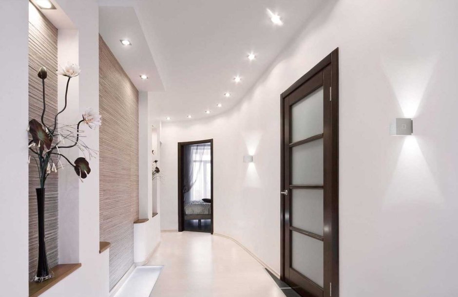 Точечное освещение в коридоре