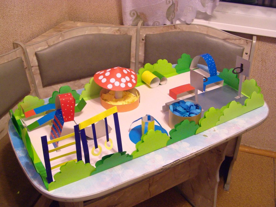 Макет детской площадки