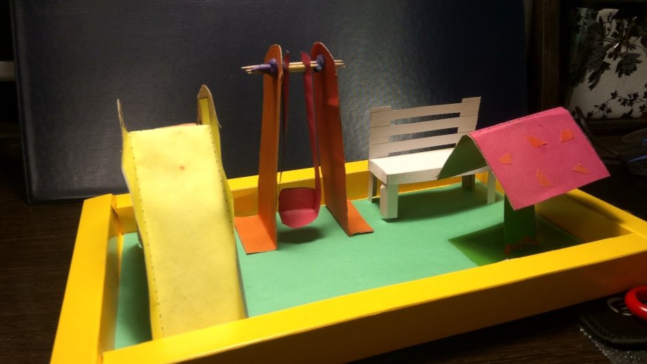 Детская площадка из бумаги