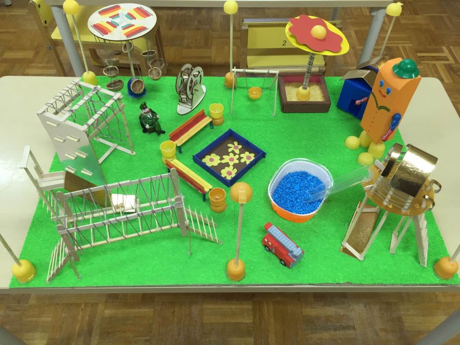 Макет детской площадки