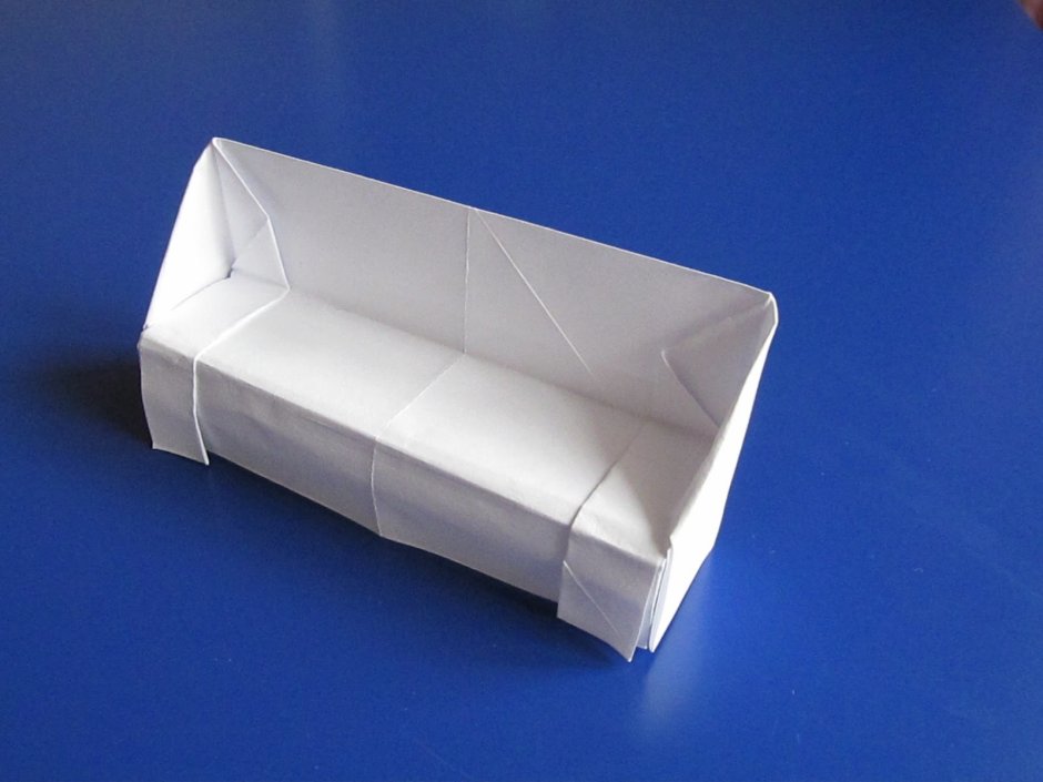 Черно красный диван